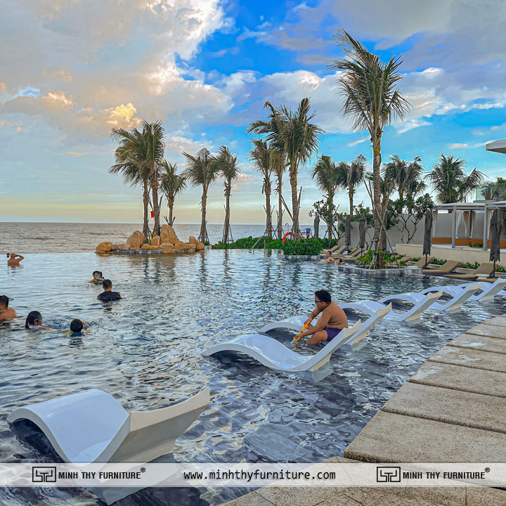 Giường hồ bơi composite thiết kế cong hiện đại Giường hồ bơi composite thiết kế cong hiện đại